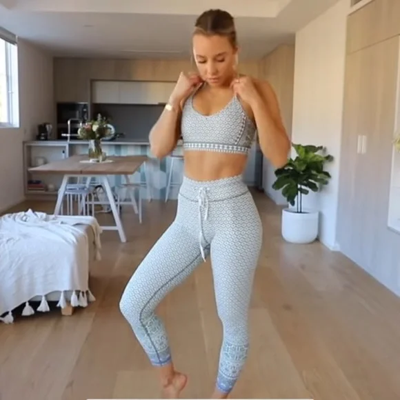 Sarah’s day x white fox boutique olive vinyasa legging (7/8 length) - Picture 4 of 6